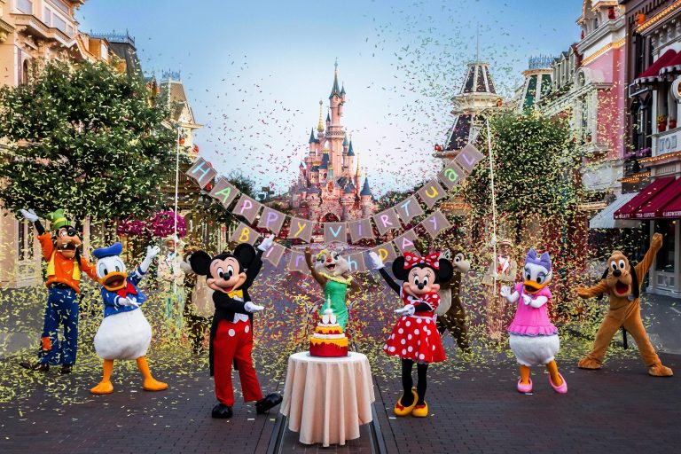 Disneyland Paris se redeschide pe 17 iunie, după șapte luni / La intrarea în parcul de distracții, masca este obligatorie