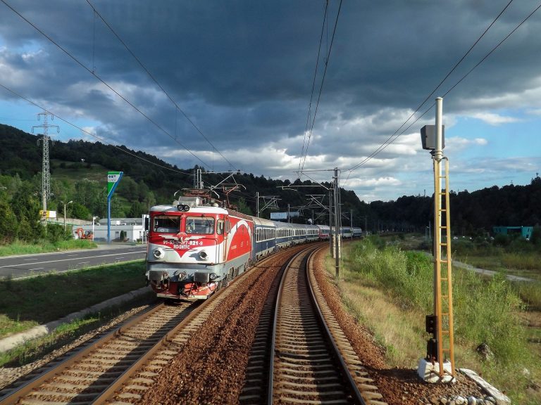 40 de trenuri vor asigura zilnic legături din toată țara cu marea, din 12 iunie / Ce trenuri vor avea și vagon de dormit